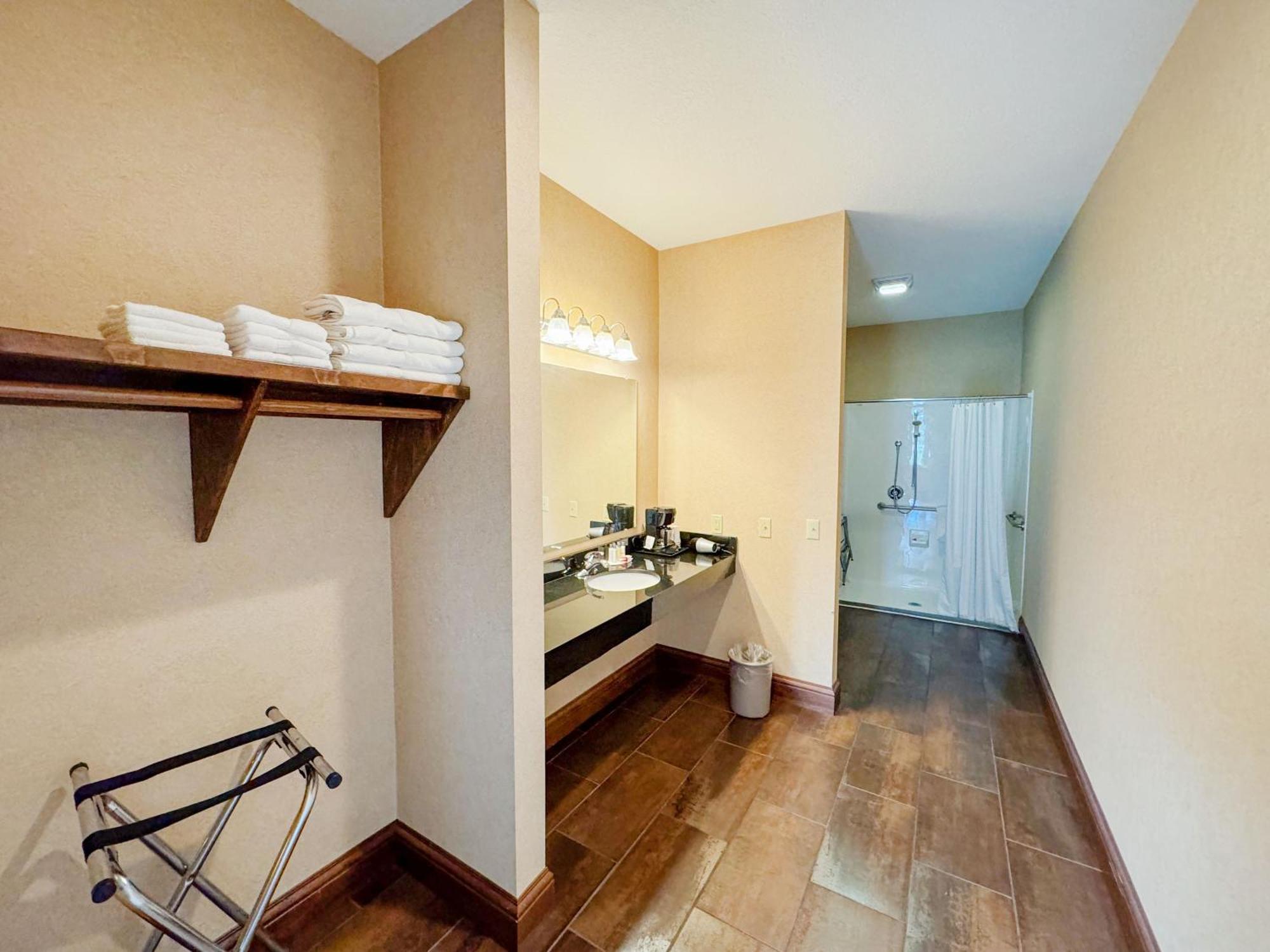 Days Inn By Wyndham Mackinaw City - Lakeview Екстер'єр фото