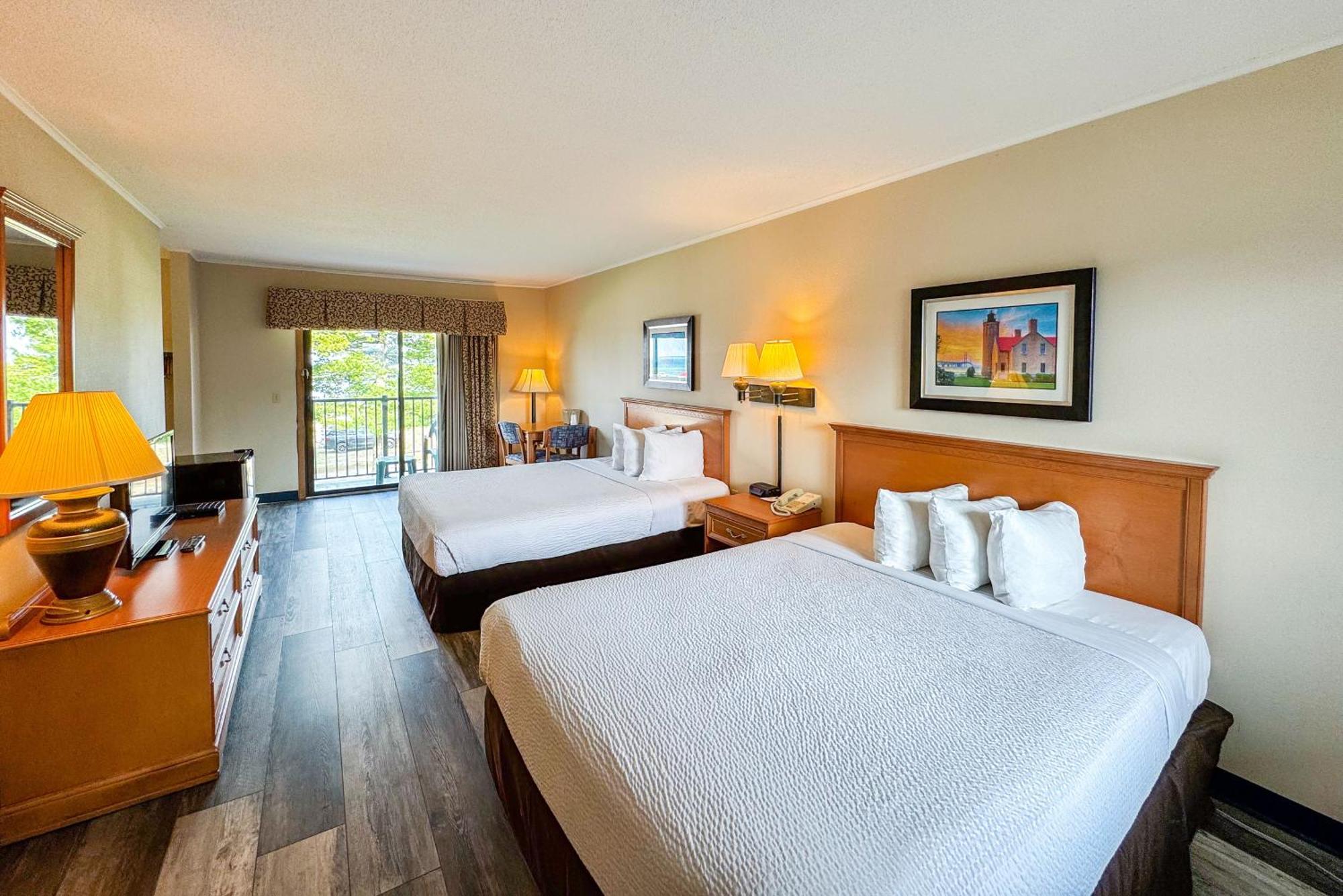 Days Inn By Wyndham Mackinaw City - Lakeview Екстер'єр фото