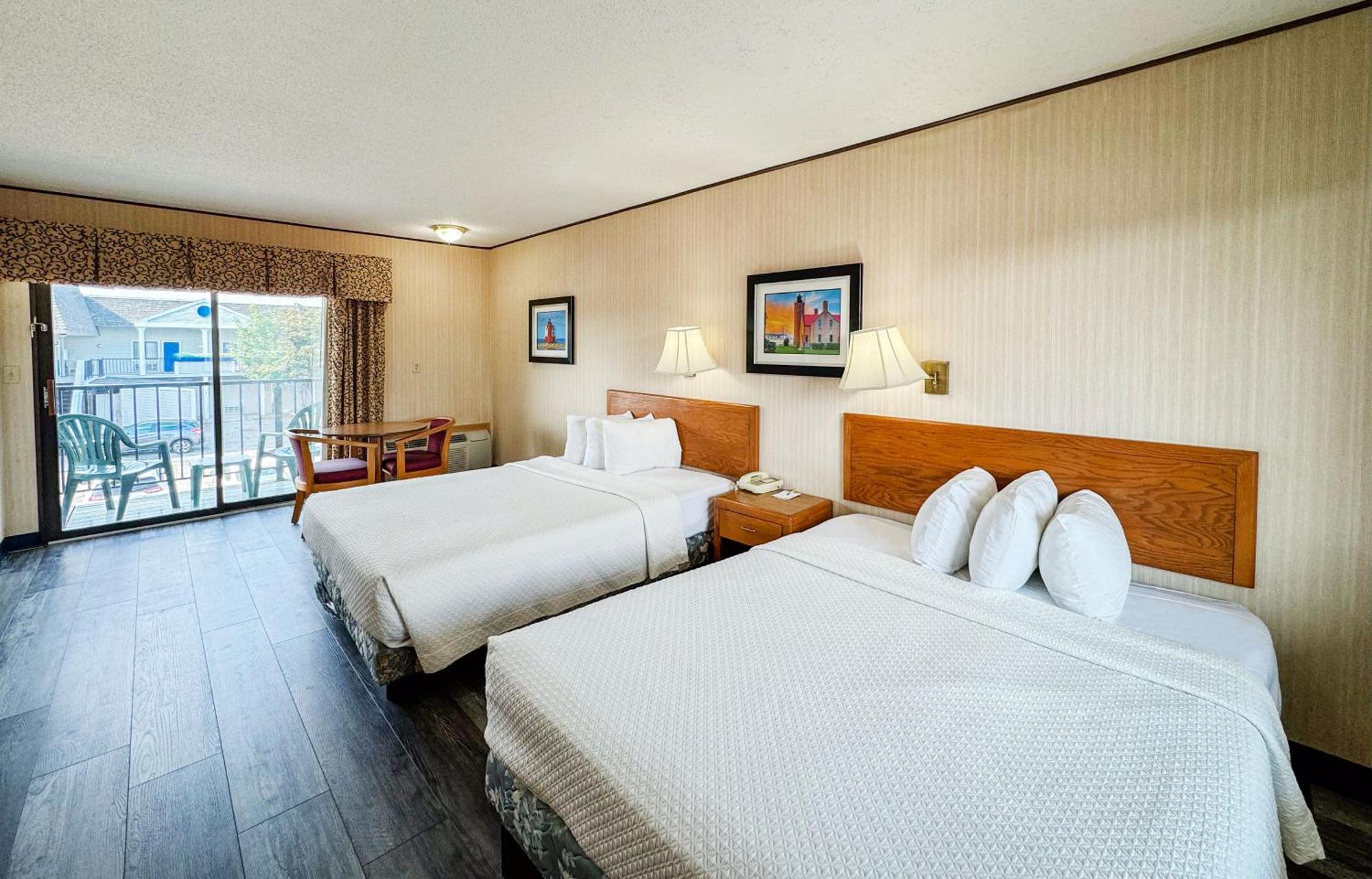 Days Inn By Wyndham Mackinaw City - Lakeview Екстер'єр фото