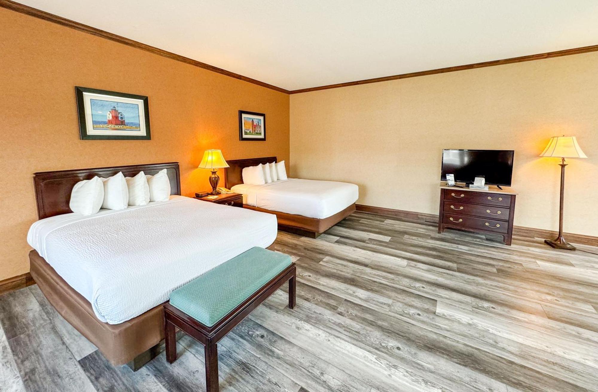Days Inn By Wyndham Mackinaw City - Lakeview Екстер'єр фото