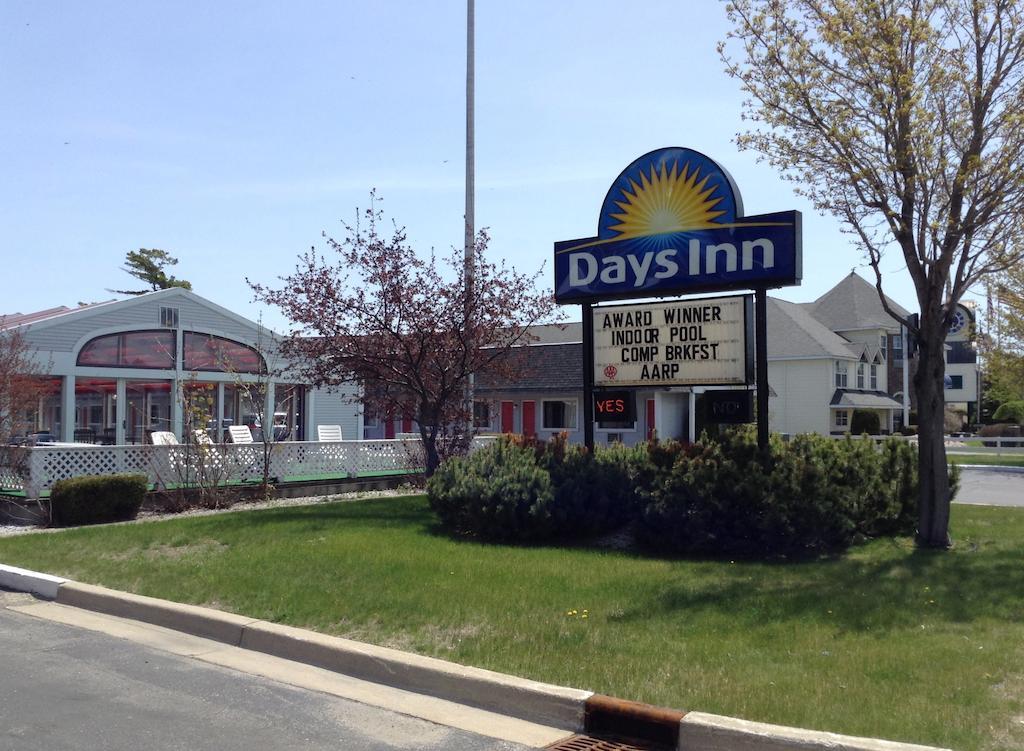 Days Inn By Wyndham Mackinaw City - Lakeview Екстер'єр фото