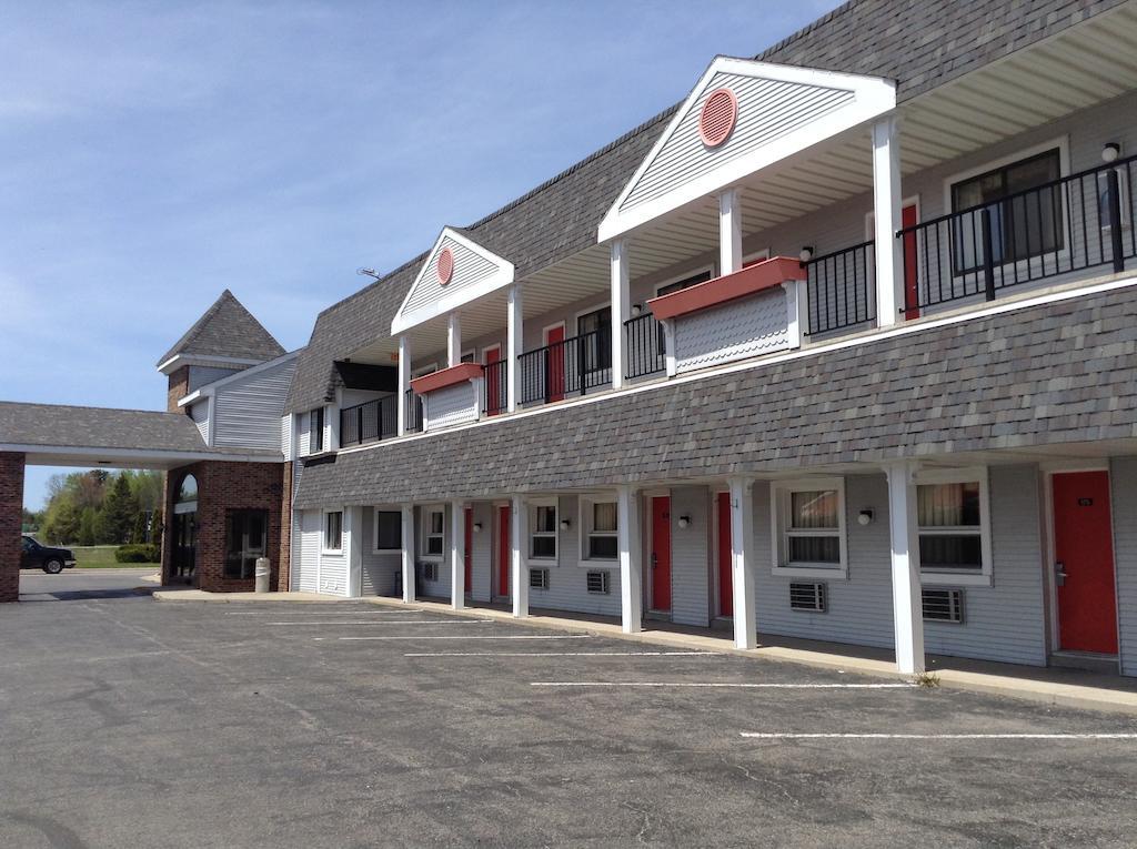 Days Inn By Wyndham Mackinaw City - Lakeview Екстер'єр фото