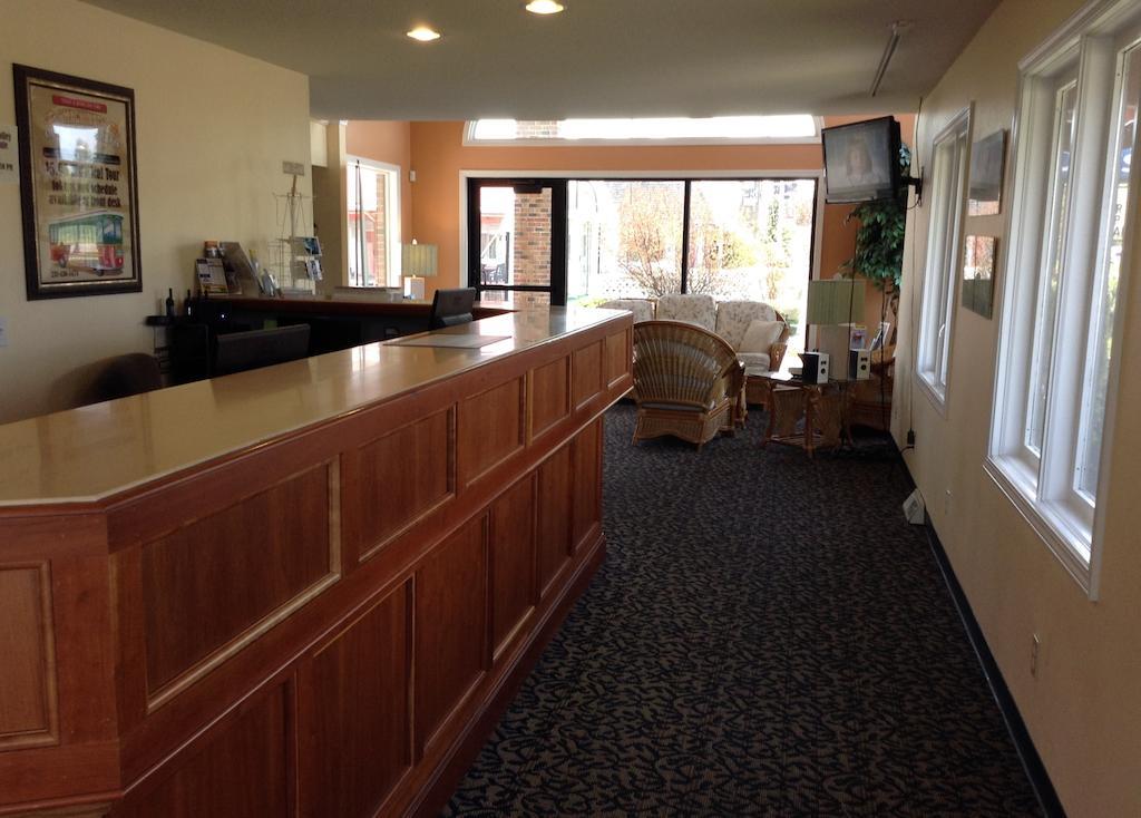 Days Inn By Wyndham Mackinaw City - Lakeview Екстер'єр фото