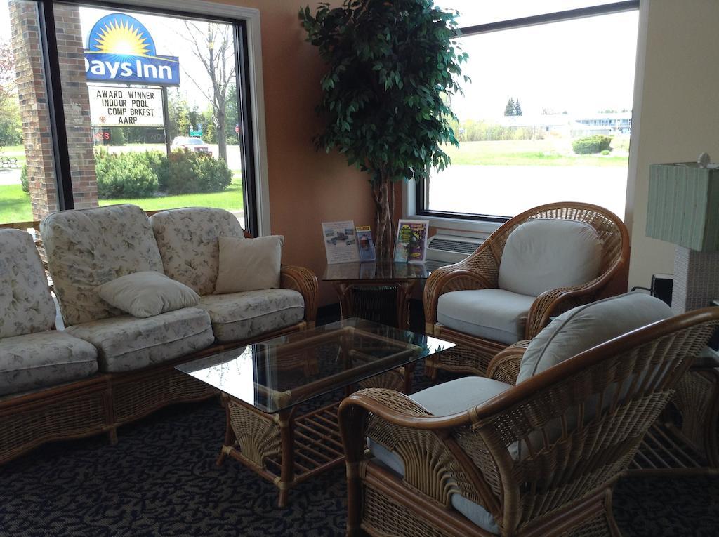 Days Inn By Wyndham Mackinaw City - Lakeview Екстер'єр фото